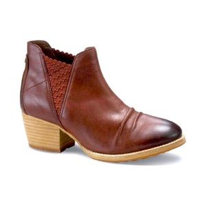 Caterpillar CAT - Jessa Ankle Bootie (Wine)